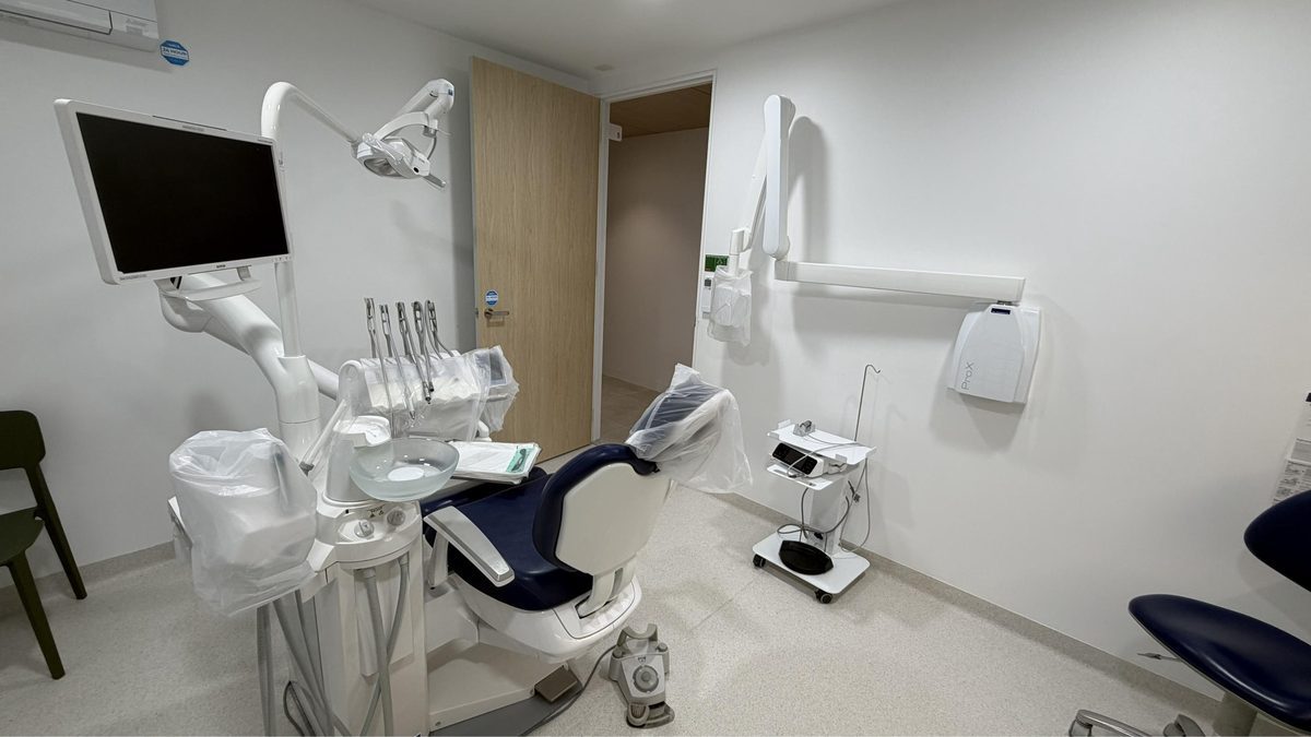Dental treatment room with a chair, cabinetry and outlets